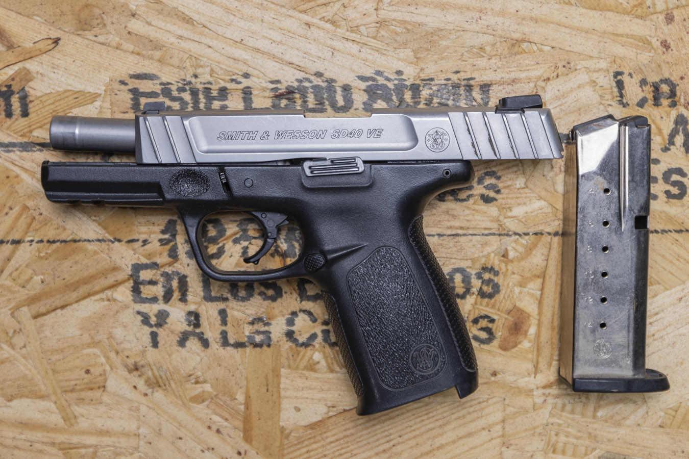 SMITH AND WESSON SD40VE 40 S&W Police Trade-in Pistols (Good Condition)